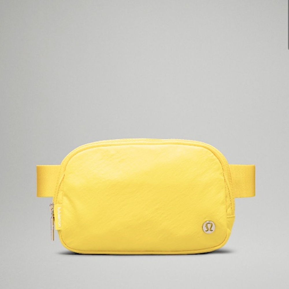 lululemon everywhere crossbody bag lemon yellow festival bag NWT
